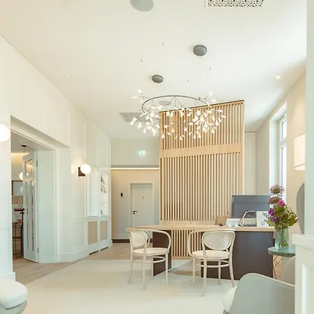 מלון Strandhotel Ostende 4*